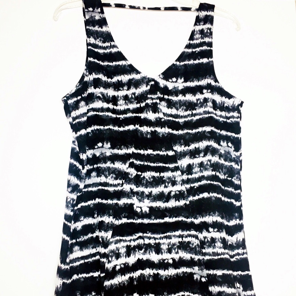 Express Sleveless Top Size Medium - image 4